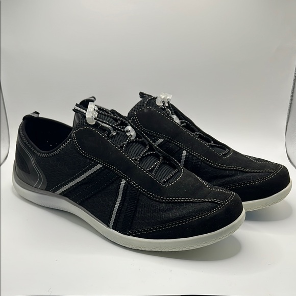 Lands' End Black and White Sneakers with Sporty Design water shoe - Picture 1 of 7
